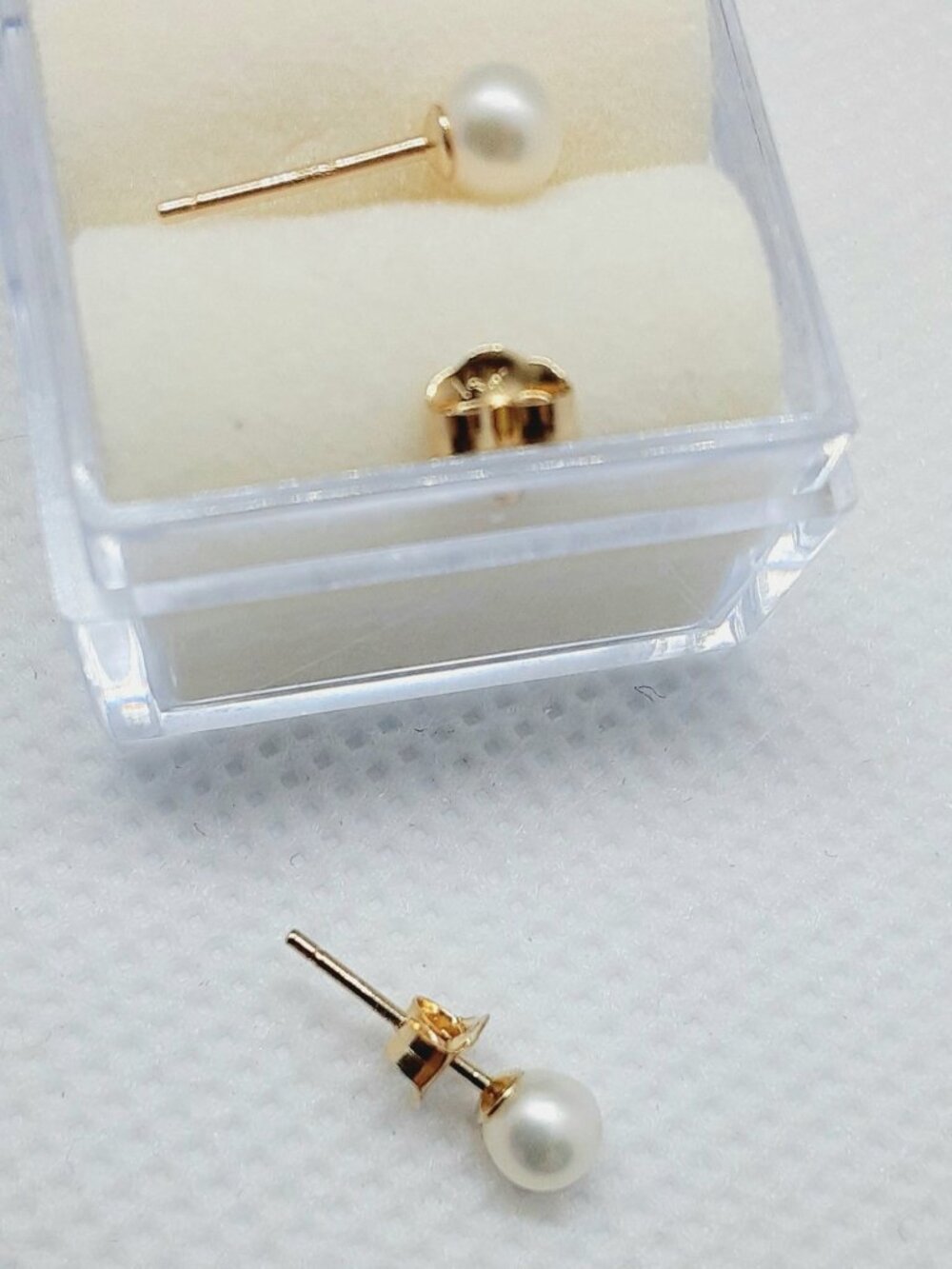 NEW minimalist 14kt yellow gold and pearl post earrings - Picture 2 of 4